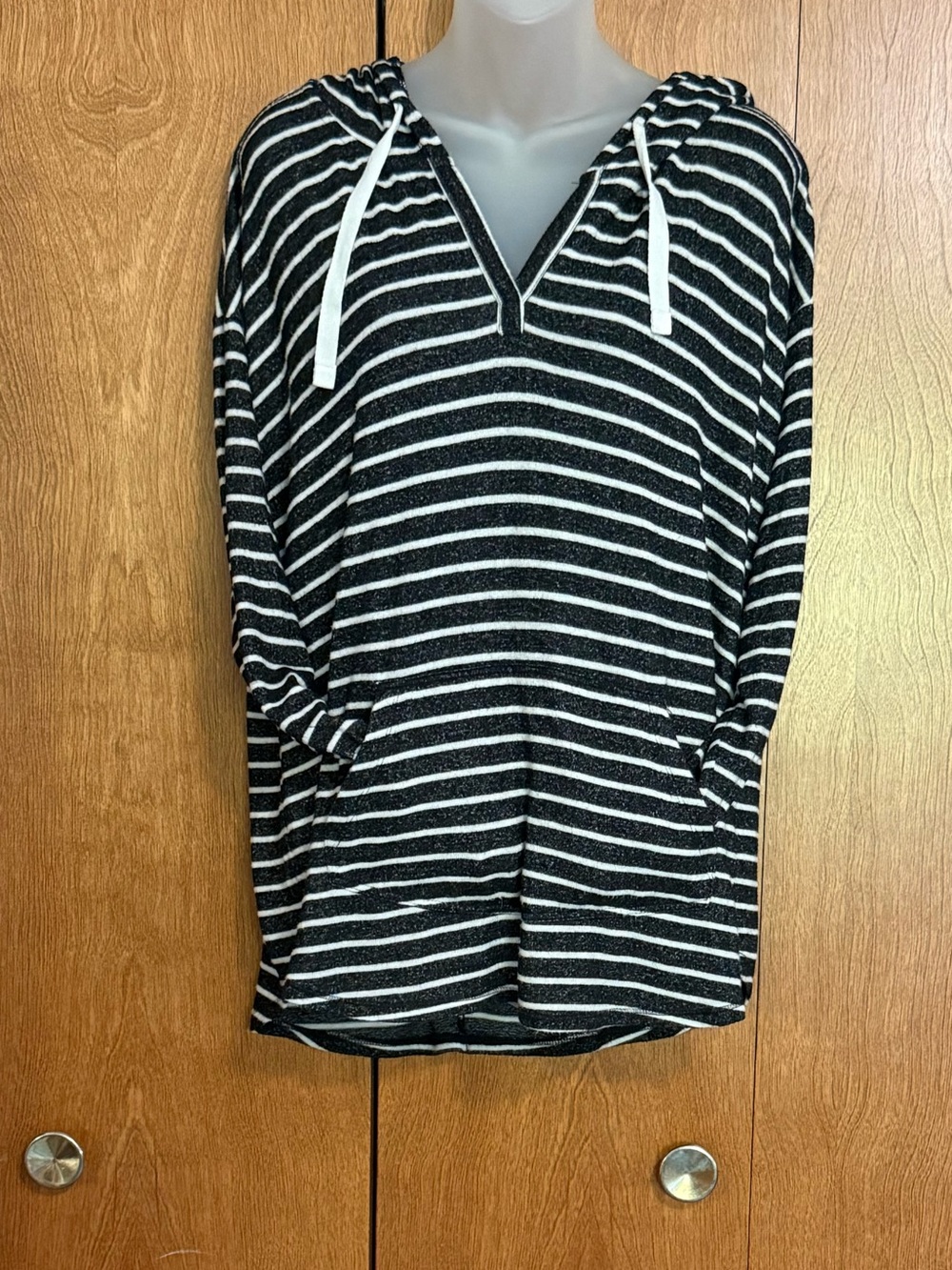 Market & Spruce XL Black and White Striped Strechy Hoodie NWOT